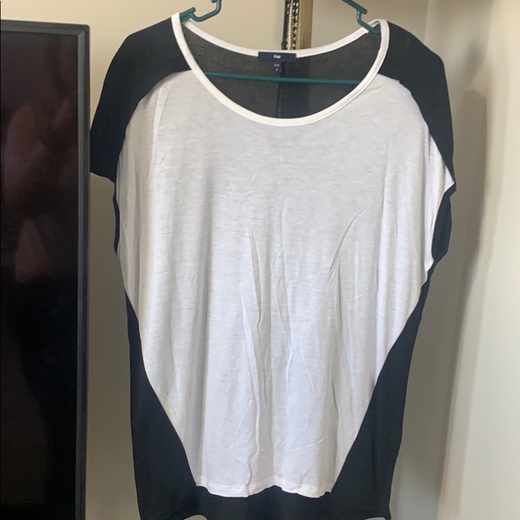 Fun comfy blk and white tee❤️ - Picture 3 of 3